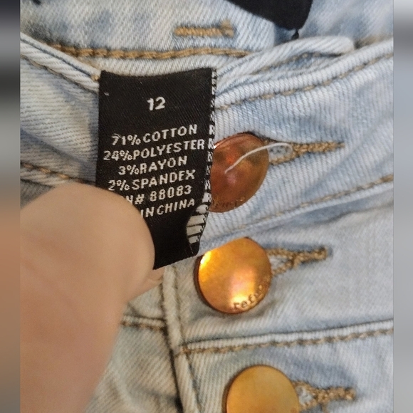 Button up jean shorts - Picture 3 of 4